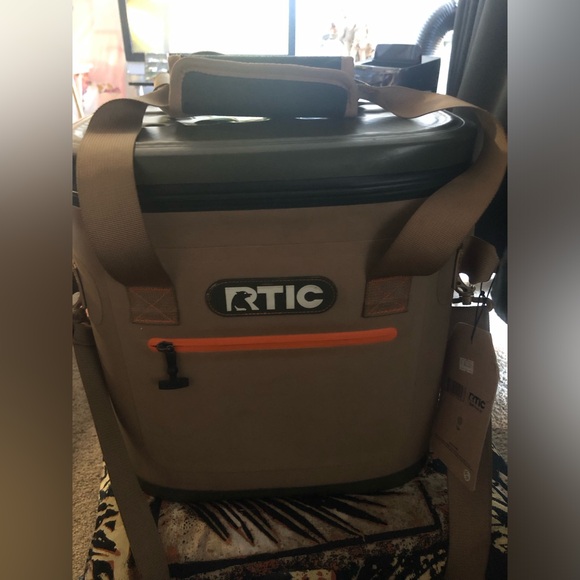 New RTIC 20 Can Soft Pack Cooler Leakproof Ice Chest - Picture 1 of 11